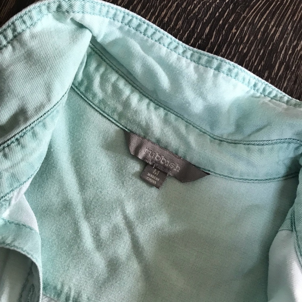 Button down top - Picture 2 of 3